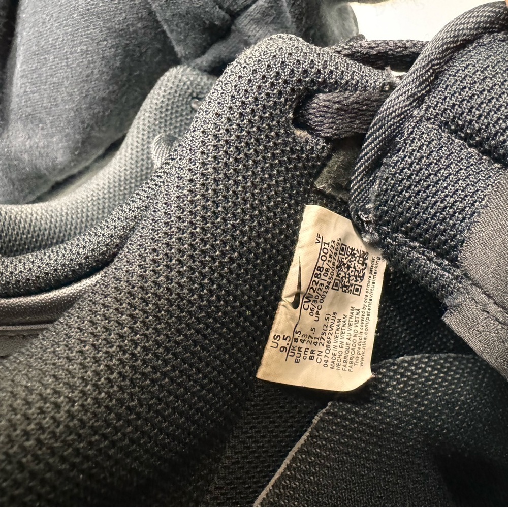 Men’s size 9.5 Nike Air Force 1 low triple black ‘07 classic sneakers popular og - Picture 4 of 11